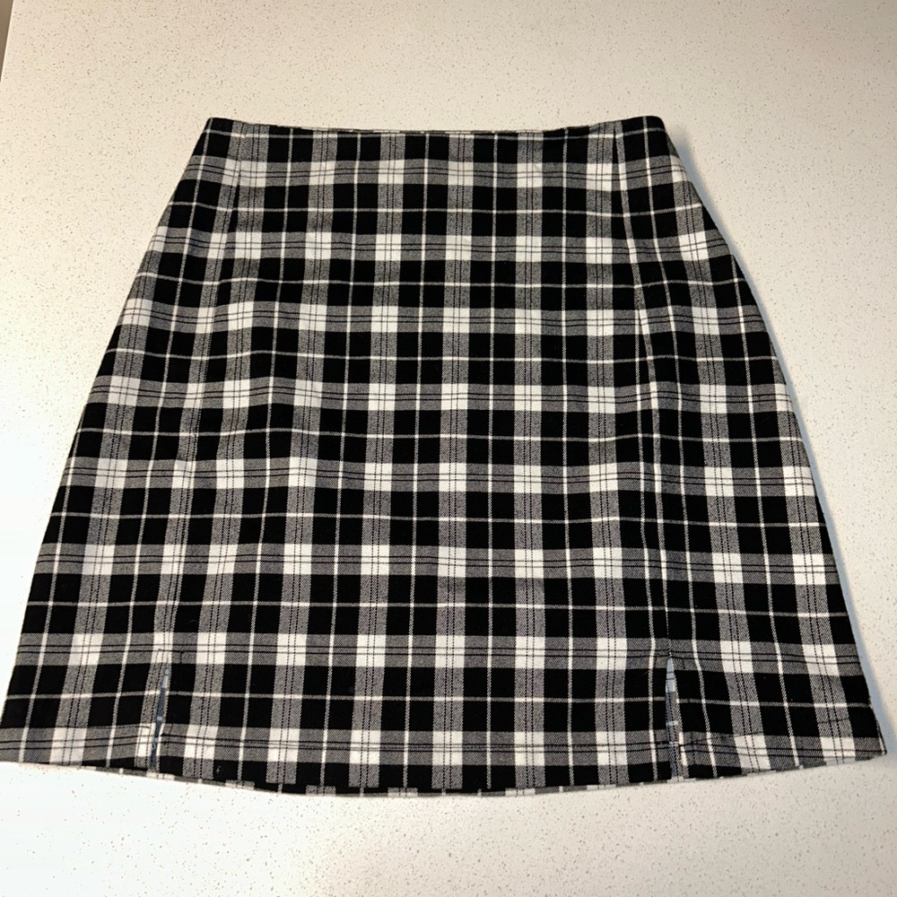 Brandy Melville black plaid skirt 🕷️🖤